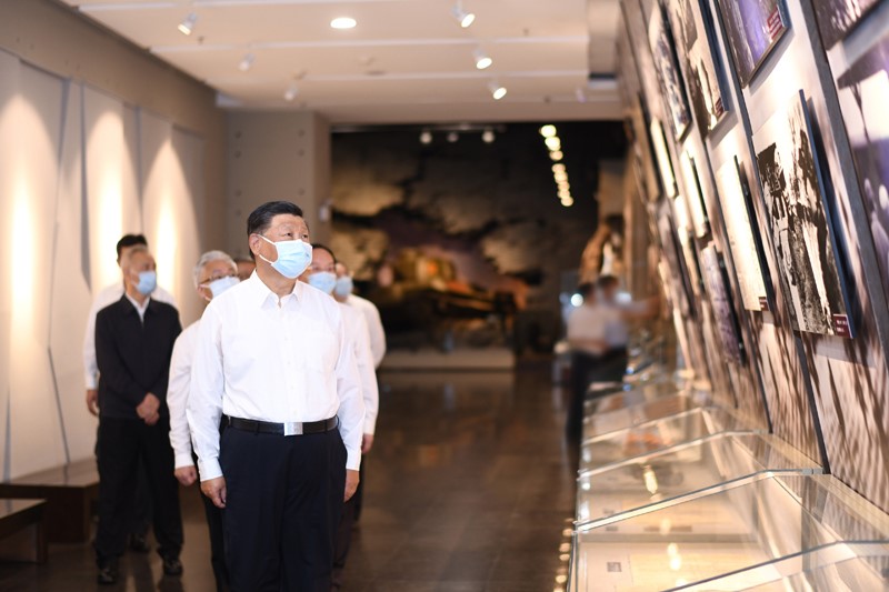 2022年8月16日至17日，中共中央總書(shū)記、國家主席、中央軍委主席習近平在遼寧考察。這是16日下午，習近平在錦州市考察遼沈戰役紀念館。 新華社記者 燕雁 攝