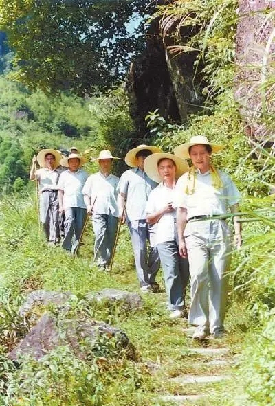 1989年7月，習近平在壽寧縣山村。