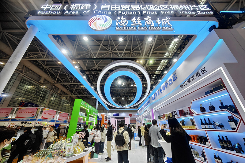 2024年3月18日，第四屆中國跨境電商交易會(huì )在福建福州開(kāi)幕。展會(huì )聚焦“鏈接跨境全流域 共建電商新生態(tài)”，集聚全國80余個(gè)外貿產(chǎn)業(yè)帶的上千家供應鏈企業(yè)。